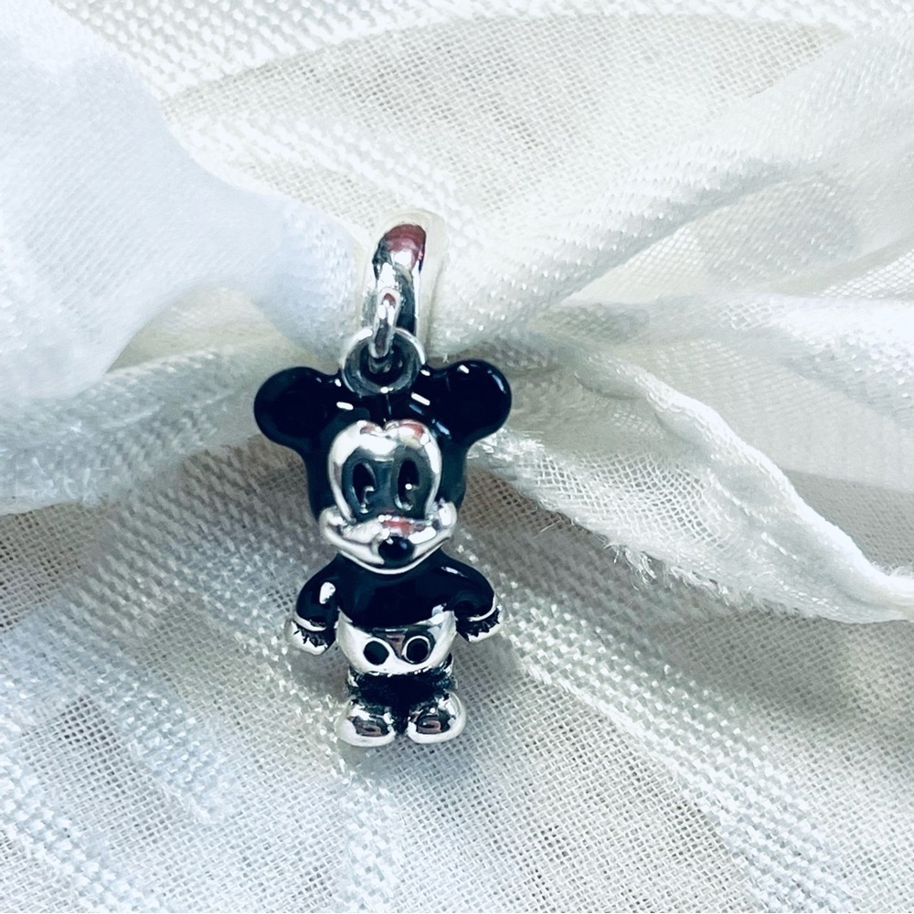🐭 NWOT Mickey Mouse Charm ✨